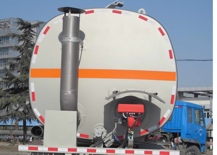 Semirremolque tanque de acero al carbono aislado 43000L con 3 ejes para betún