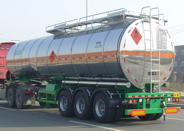 Semirremolque con tanque de acero al carbono aislado 43500L con 3 ejes para aceite de palma